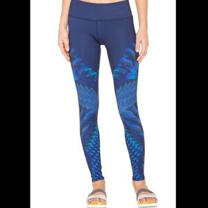 Alo Yoga  Airbrush Legging in Rich Navy Tropical Feathers